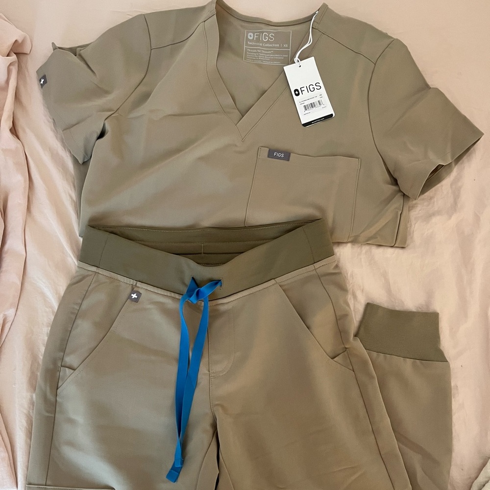 Figs Scrub Set - Picture 2 of 3